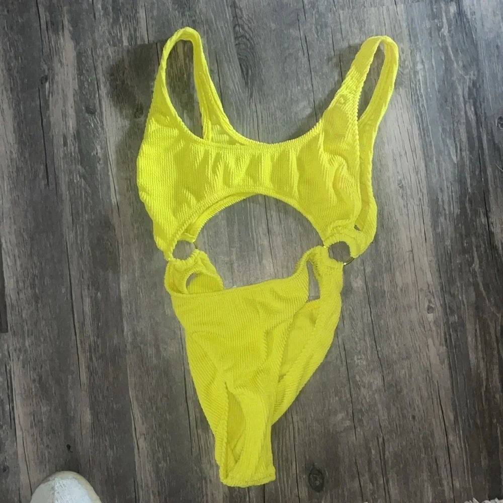 Good American Always Fits Cutout One-Piece Swimsuit size 3/4